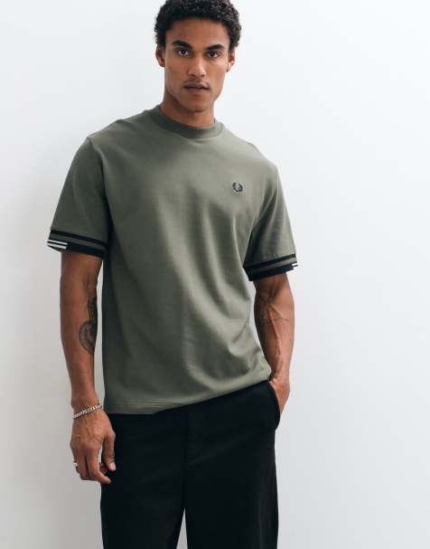 Fred Perry T-shirt en piqué à logo, manches courtes, poignets contrastés, kaki - view 1