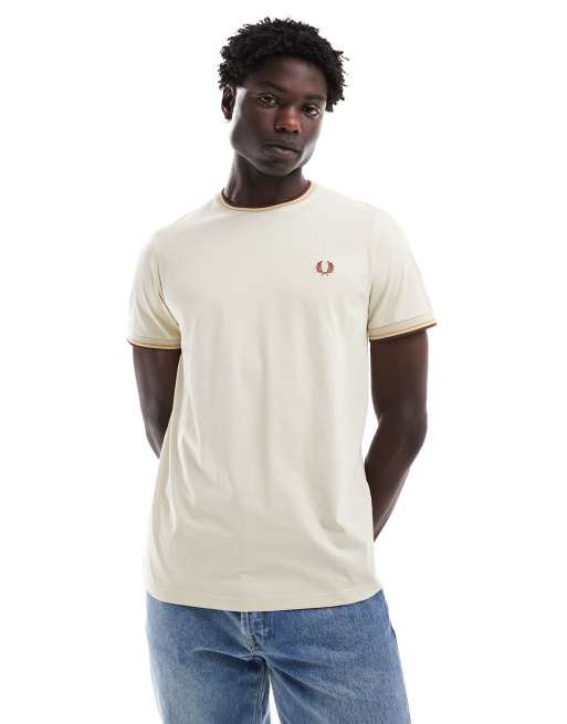 Fred Perry – T-Shirt in Beige mit zwei Kontraststreifen