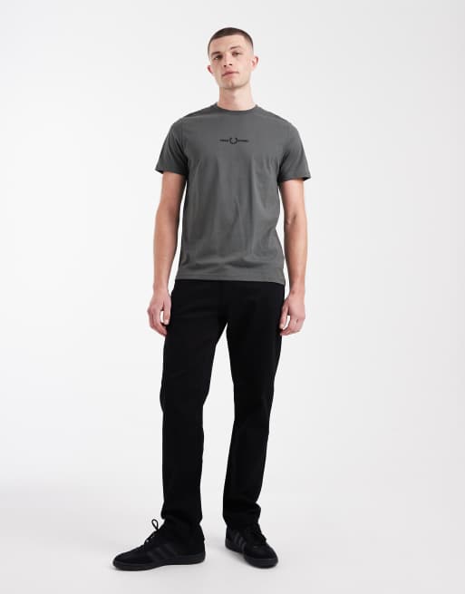 Fred Perry – T-Shirt in Braun mit mittiger Logo-Stickerei, 2 von 5