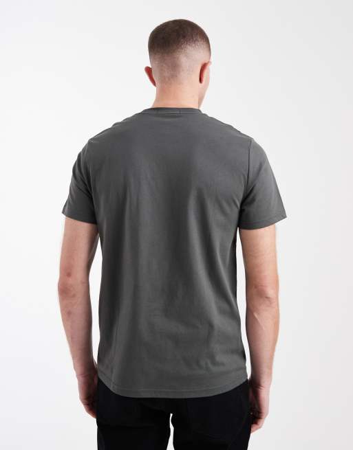 Fred Perry – T-Shirt in Braun mit mittiger Logo-Stickerei, 3 von 5