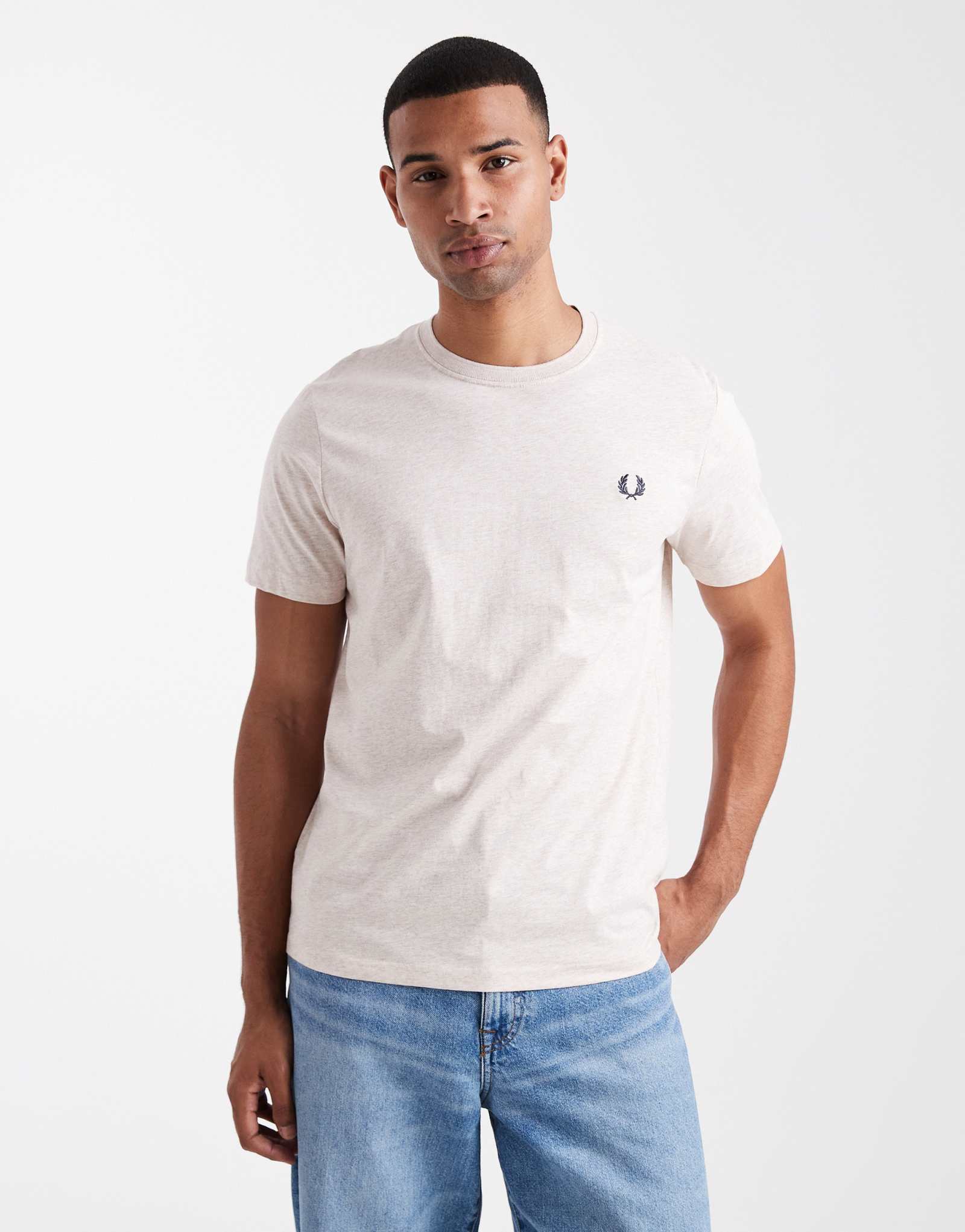 Футболка Fred Perry кремового цвета