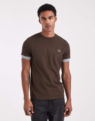 T-Shirt in dunklem Tobaccobraun mit Streifenbündchen-Brown Brown M