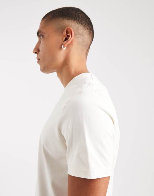 Fred Perry – T-Shirt in Ecru mit Umriss-Kranz-Grafikmotiv, 4 von 5