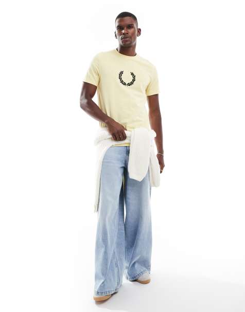 Fred Perry – T-Shirt in Gelb mit Grafikprint - view 1