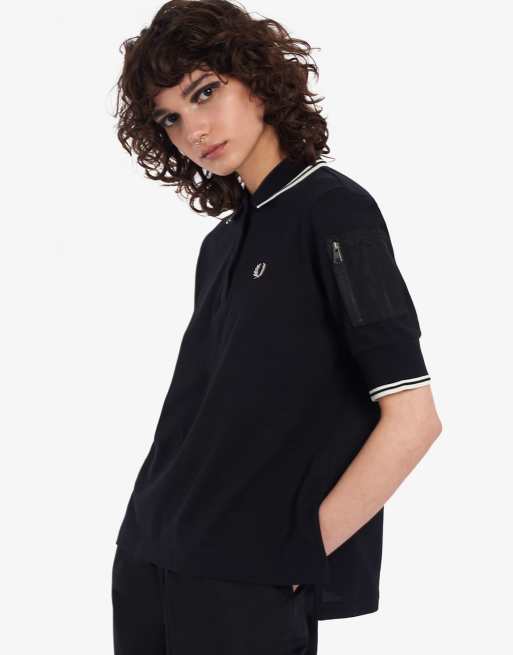 Fred Perry - T-shirt in piqué nero con tasca 