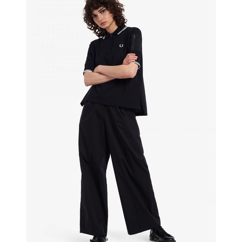 Donna zuqLF Fred Perry - T-shirt in piqué nero con tasca 