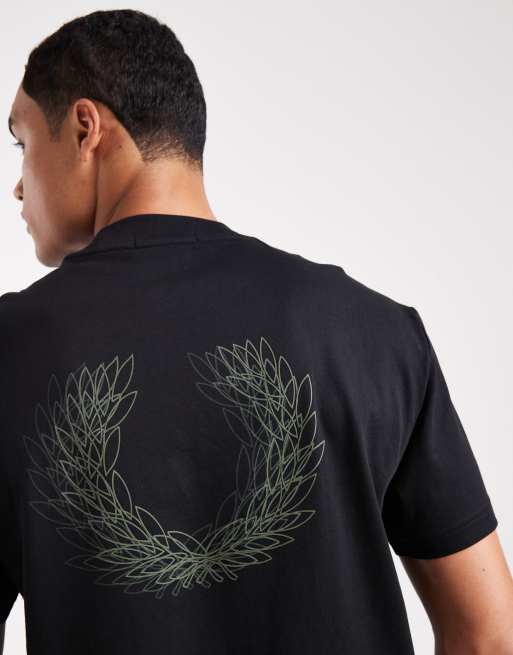 Fred Perry – T-Shirt in Schwarz mit Leuchtkasten-Grafikprint mit Logo auf der Rückseite, 5 von 5