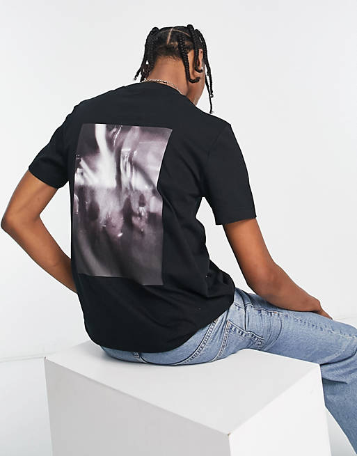 Fred Perry – T-Shirt in Schwarz mit Rave-Print auf dem Rücken | ASOS