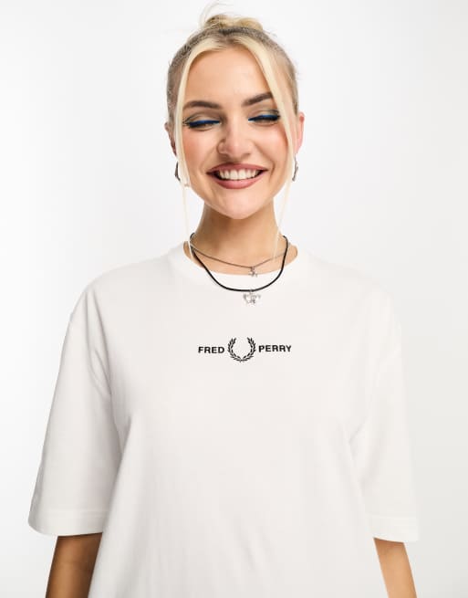 Fred Perry T Shirt In Snow Weiß Mit Logo Auf Der Brust Asos