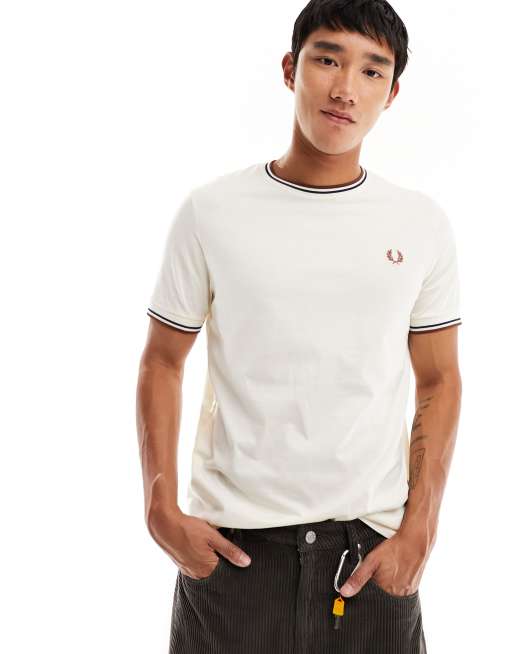 Fred Perry – T-Shirt in Weiß mit doppelten Zierstreifen und Logo