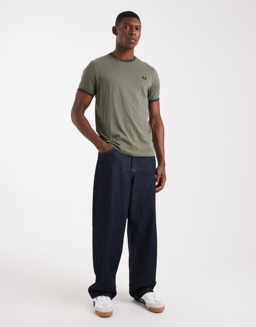 Fred Perry - T-shirt kaki con doppia riga a contrasto sui bordi, 2 di 5