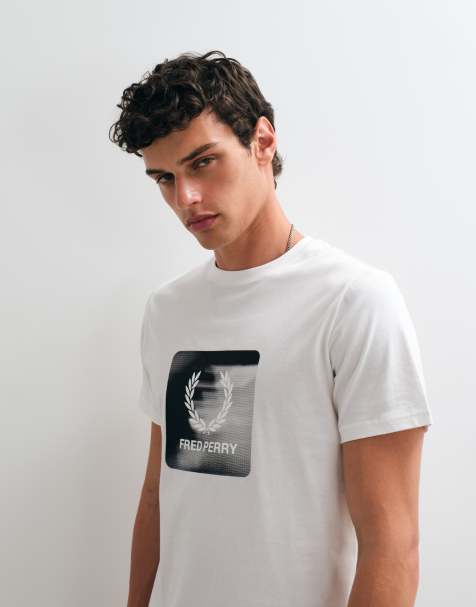 Fred Perry T-shirt med digitalt logo og laurbærkrans i hvid - view 1