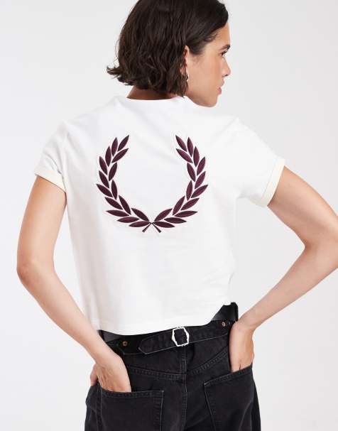 Fred Perry T-shirt med laurbærkransgrafik på ryggen i hvid - view 1