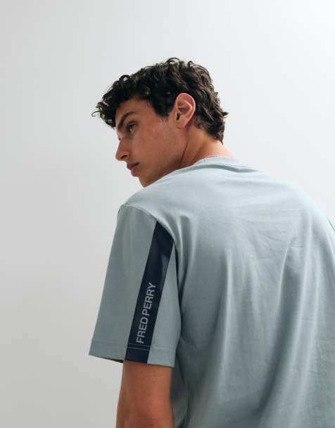 Fred Perry T-shirt med tapeprint i lyseblå - view 1
