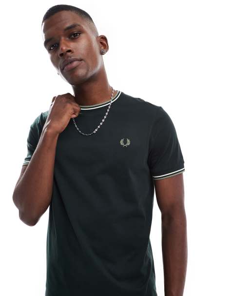 Fred Perry - T-shirt met dubbel gekleurd randje in donkergroen - view 1