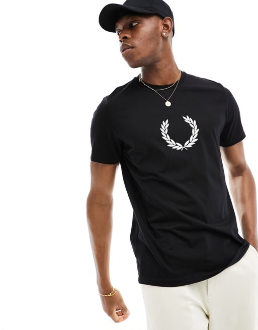 Fred Perry - T-shirt met geflockte laurierkrans in zwart