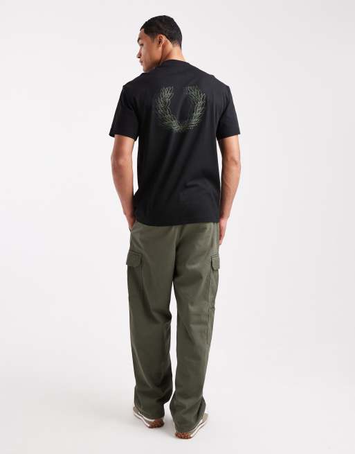 Fred Perry - T-shirt met grafisch logo en print op de achterkant in zwart, 2 van 5
