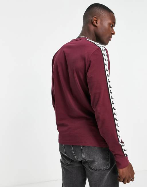 Fred Perry - T-shirt met lange mouwen met bies in bordeauxrood, exclusief bij ASOS, 4 van 4