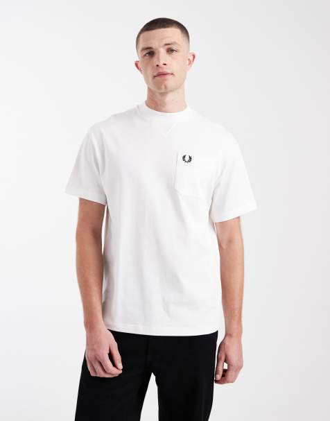 Fred Perry - T-shirt met logo op de zak in wit - view 1
