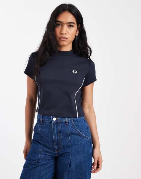 Fred Perry - T-shirt met opstaande boord en logobies in marineblauw - view 1