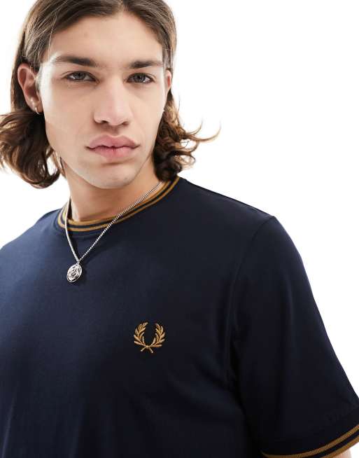 Fred Perry – T-Shirt mit doppelten Zierstreifen in Marine