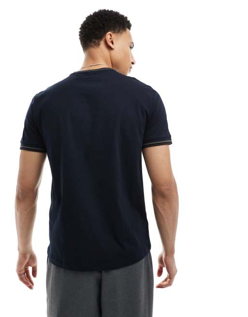 Fred Perry – T-Shirt mit doppelten Zierstreifen in Marine, 4 von 4
