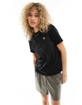 Fred Perry - T-Shirt mit Rundhalsausschnitt in Schwarz