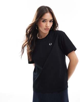 Fred Perry - T-Shirt mit Rundhalsausschnitt in Schwarz