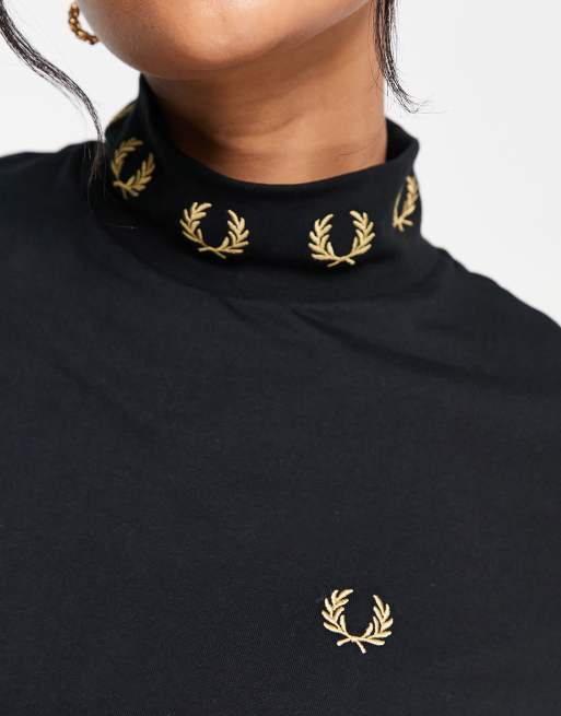 Fred Perry T-shirt nera accollata con coroncina di alloro ASOS