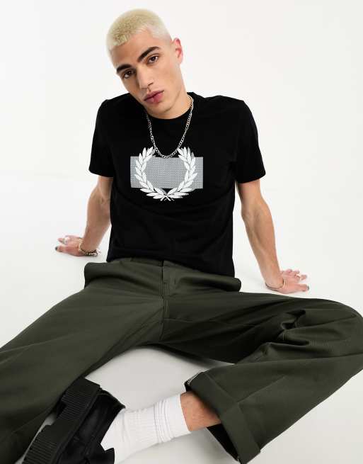 Fred Perry - T-shirt nera color block con logo a corona d'alloro