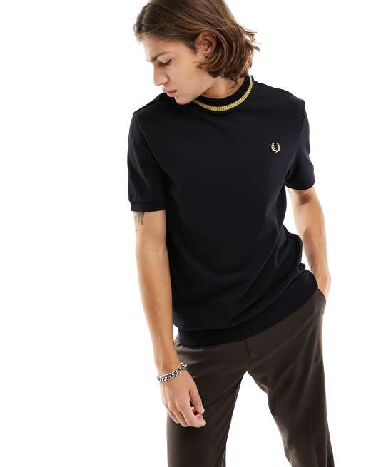 Fred Perry - T-shirt nera con logo e dettaglio dorato