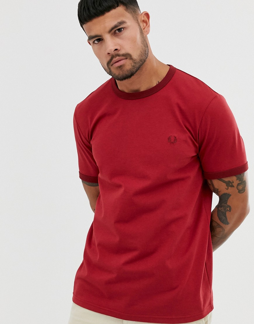 Fred Perry - T-shirt rossa con bordi a contrasto-Rosso