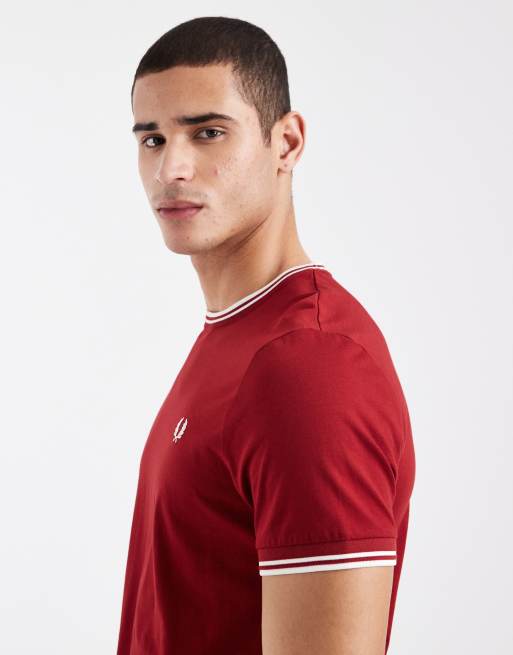 Fred Perry - T-shirt rossa con doppia riga a contrasto e logo, 4 di 5