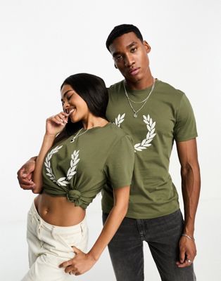 Fred Perry unisex cross stitch wreath t-shirt in khaki - ASOS Price Checker