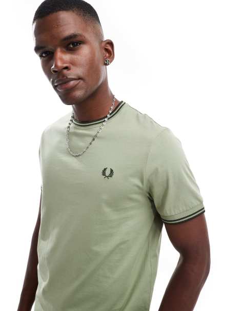 Fred Perry - T-shirt verde con doppia riga a contrasto sui bordi - view 1