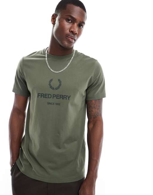 Fred Perry T shirt verde kaki con stampa ASOS