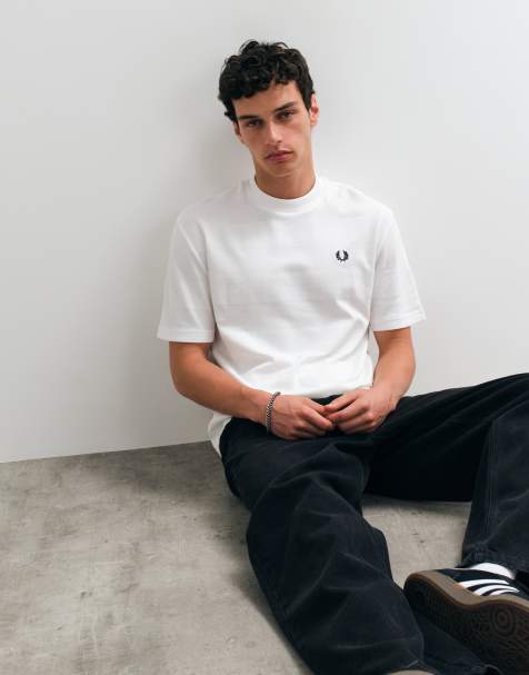 Fred Perry T-shirt z fakturowanym paskiem i piką w kolorze białym - view 1