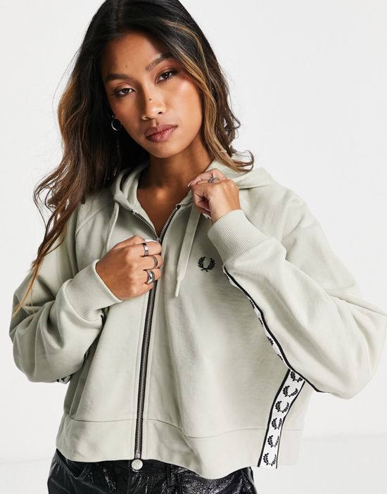 https://images.asos-media.com/products/fred-perry-taped-hoodie-in-beige/201655686-2?$n_550w$&wid=550&fit=constrain