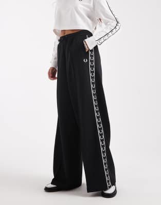 Fred Perry Taped Sweatpants In Black