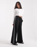 [Fred Perry] Fred Perry taped trackies in black 40 BLACK