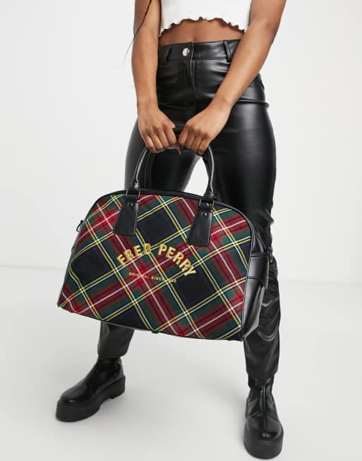 Fred Perry tartan grip bag in black tartan