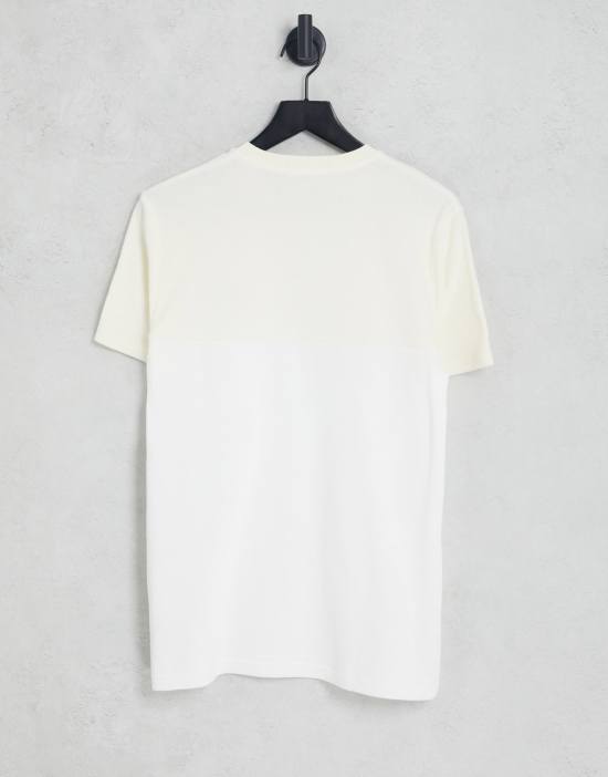 https://images.asos-media.com/products/fred-perry-terry-pique-t-shirt-in-cream/203130581-3?$n_550w$&wid=550&fit=constrain