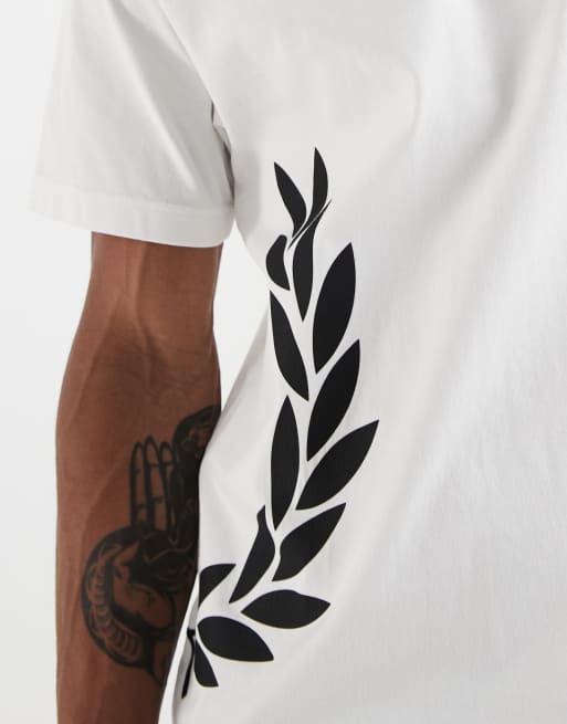 Fred Perry textured laural wreath logo t-shirt in white, 2 of 5