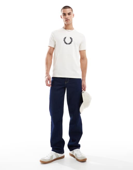 FRED PERRY★Textured Laurel Wreath T-シャツ Fred Perry textured laurel wreath t-shirt in off white | ASOS