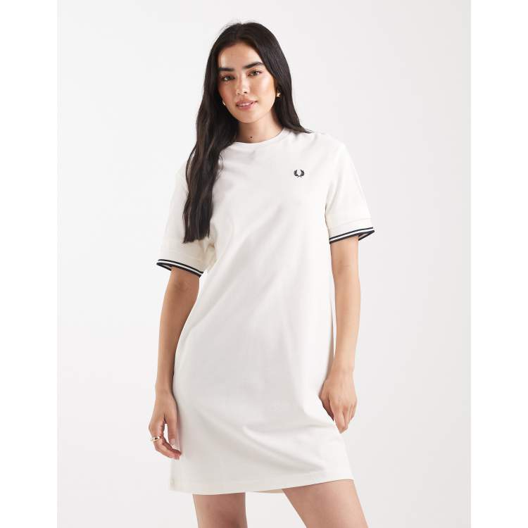 FRED PERRY TIPPED PIQUE DRESS ベージュ Fred Perry tipped pique T-shirt dress in off white | ASOS