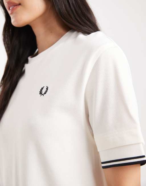 FRED PERRY TIPPED PIQUE DRESS ベージュ Fred Perry tipped pique T-shirt dress in off white | ASOS