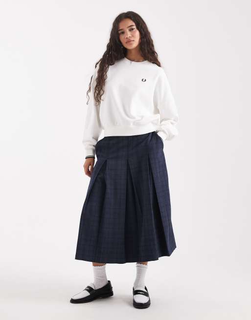 Fred Perry tipped sweatshirt in white | ASOS