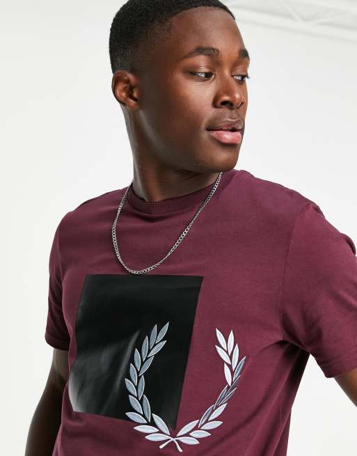 Fred Perry tonal graphic logo t shirt in burgundy