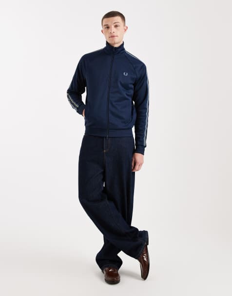 Fred Perry – Trainingsanzug in Dunkelblau mit Logo und Zierband mit Doppelstreifen - view 1