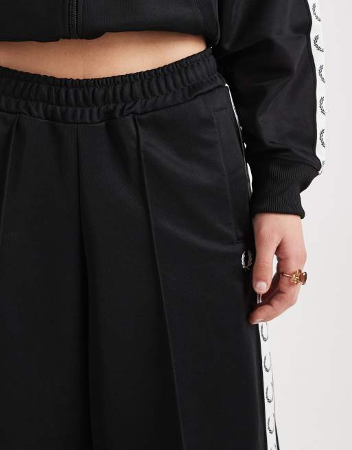 Fred Perry - Trainingsjorts met logobies in zwart, deel van co-ord set, 4 van 5